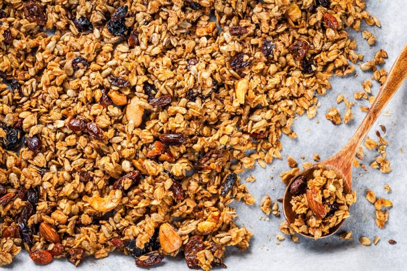 GRANOLA Z BRUSNICAMI